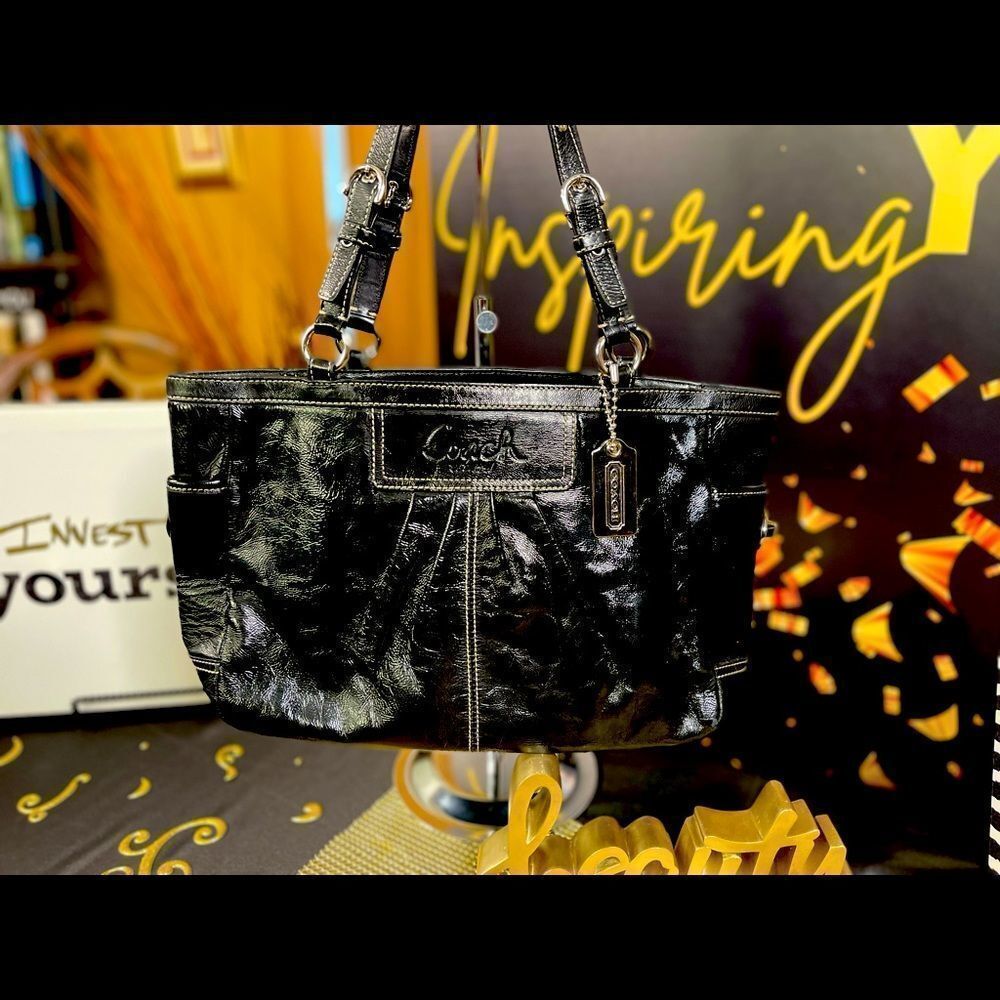 🔥👜🔥COACH🔥👜🔥Hey there Fabulous! My name is Onyx and I’m SUPER CUTE❣️